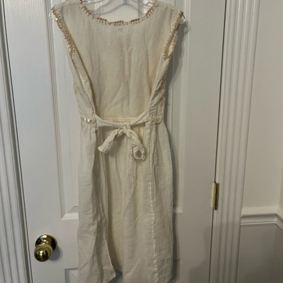 Pristine condition Mexican dress. - Picture 2 of 5
